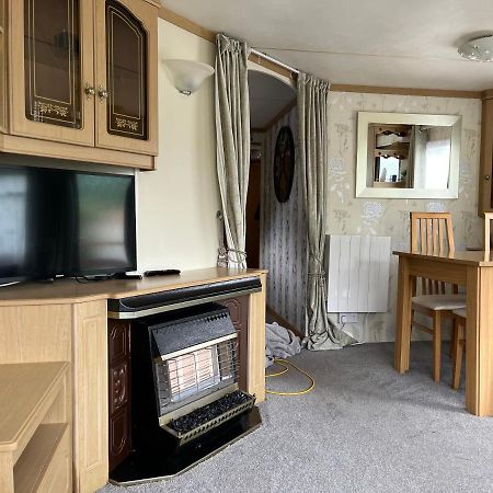 Private Holiday Home In Calm Site Вуттон-Бридж Экстерьер фото