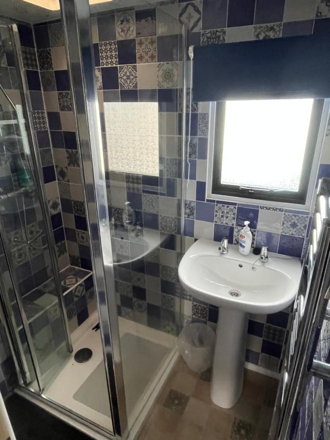 Private Holiday Home In Calm Site Вуттон-Бридж Экстерьер фото