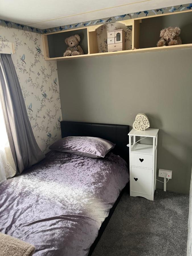 Private Holiday Home In Calm Site Вуттон-Бридж Экстерьер фото