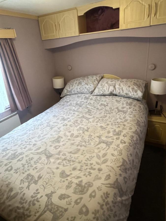 Private Holiday Home In Calm Site Вуттон-Бридж Экстерьер фото