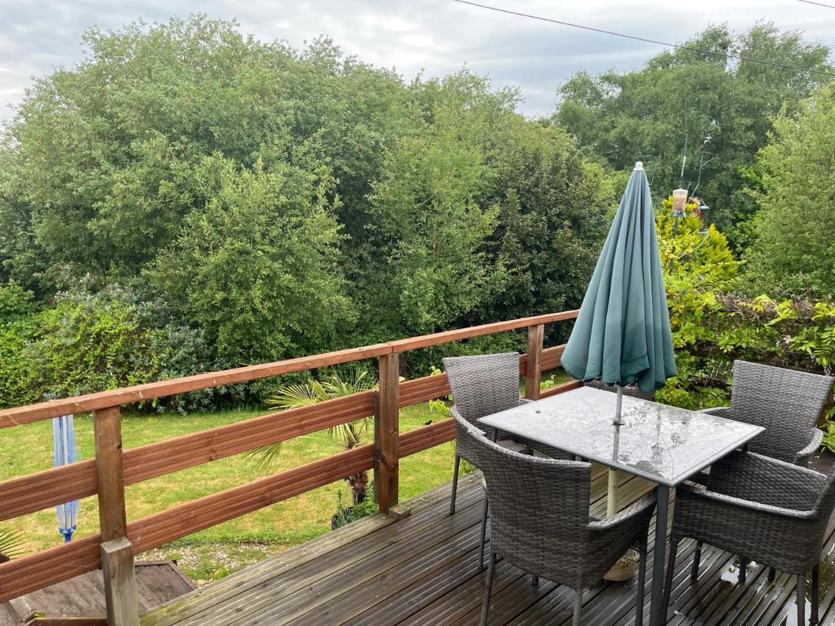 Private Holiday Home In Calm Site Вуттон-Бридж Экстерьер фото